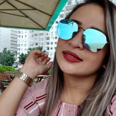 O olhar sincero e o sorriso frouxo de uma menina mulher que, mesmo sabendo como é o mundo, busca a inocência e sonha alto com esperança.❤família e tudo L,Y,F