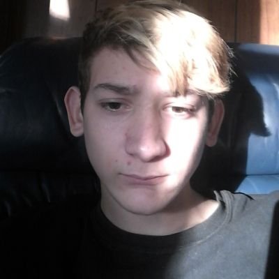 I like to play roblox  and I am a 15 Year old guy I like girls I am funny and I have abs