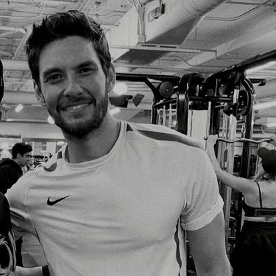 yeahscience_'s profile picture. XXXII. Veras a la muerte en toda su belleza, a la vida tal como solo se conoce en el mismo punto de la muerte. ┊Vance.