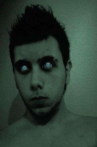 Es tan temible quien nada teme,como quien por todos es temido.Cuando el ingenio se queda pequeño,no basta con poner empeño: sólo el talento consigue el diseño.