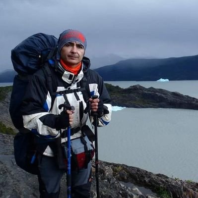 Papá, deportista los domingos, ingeniero por hacer algo y en recursos humanos para que sea constructivo.