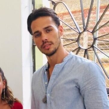 eldelagrande's profile picture. Abrí los ojos y solo habia sangre por todos lados, me agarro un hombre en bata blanca y me dio una nalgada, supe que él seria el amor de mi vida.