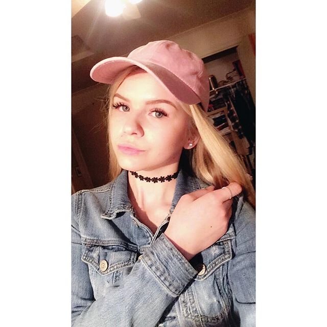 Je suis une femme tout d'abord sérieuse sincère gentil romantique car j'aime bien prendre soin de mon homme et véridique aussi.