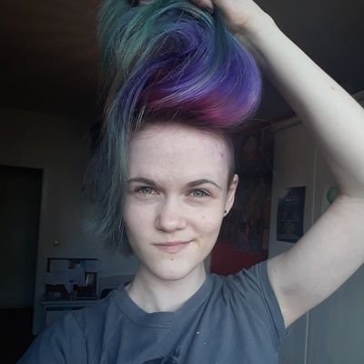 i like a bunch of nerdy shit. gender is a scam. she/they.
Instagram: @/evakuchen