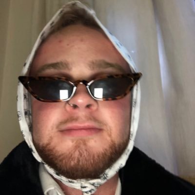 decidedlygauche's profile picture. young professional, silly boy, dauphin.