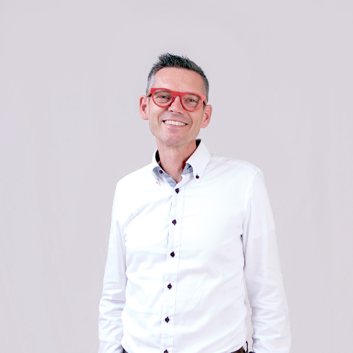 Hi, I’m Dirk, growth-focused business consultant delivering sales results in a digital world. #Technology #People #Marketing #International #Switzerland