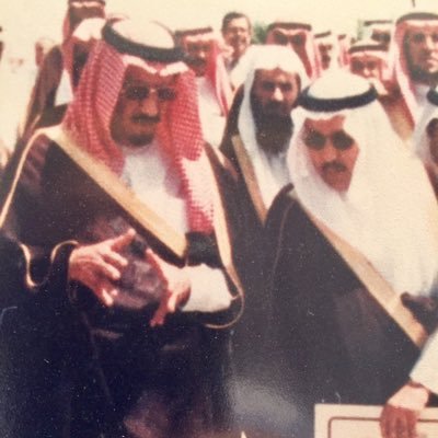مهندس معماري خريج جامعة الملك سعود. غيور جدا على ديني و وطني و أسرتي