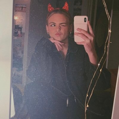 vibrantrxses's profile picture. 