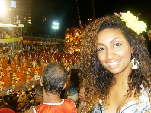 Anesferreira's profile picture. Menina da pele preta, formanda em Relações Públicas pela UFRGS...Vive na ponte aérea POA - RJ... E, principalmente, ama VIVER!!!