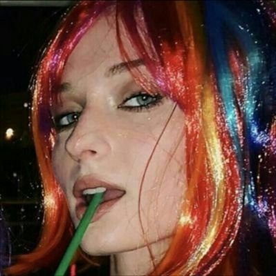 sophie turner maisie williams and GOT stan she/her LGBTQ+