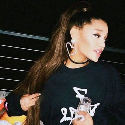 likewhosthatguy's profile picture. we step out on a friday night, new front page, it's a cute headline ♡