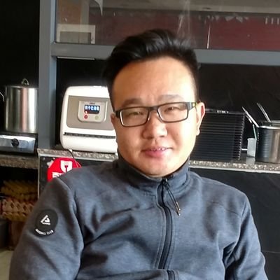 RootHuang3's profile picture. Display rack