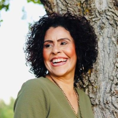 Inspirational Speaker - Coach - Teacher/Trainer who shares professional & personal life experiences to help others grow. #livinginpurpose #lifejourney