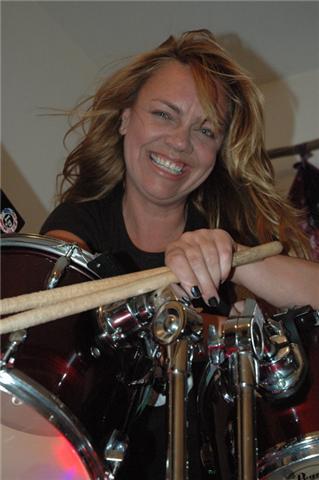 rock journalist, drummer, skimboarder, day tripper
