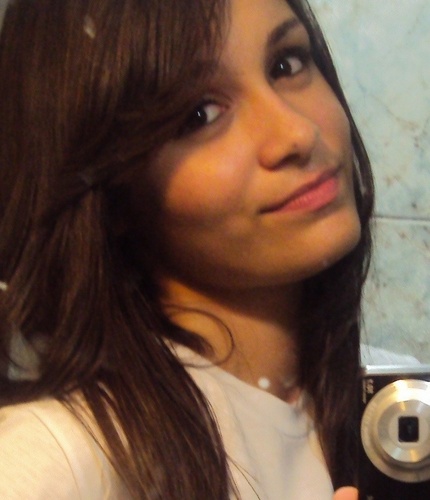 Sonhadora,estudante,cearense de dar orgulho e com muito orgulho,diferente de muitos! Adoro fazer amizades, qr saber a minha música? “Deixe q digam, q pensem...”