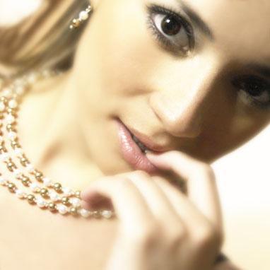 Ofrecemos al mercado una alternativa en Joyería y Bisutería fina, con el Encanto y Misticismo del Mayab, comprometida con la belleza y elegancia femeninas.