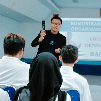 Akademisi
Founder bcm institute
Trainer guru menyenangkan
Inspirator kampus kehidupan
Terapis Oemah Moveon