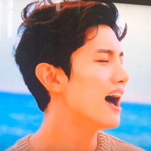 pchan86242484's profile picture. ♡2010〜東方神起♡ チャミ様の長い脚と、横顔のフェイスラインと、照れると赤くなる耳と、笑うと現れる眼の大きさの左右差を愛でています♡２人の事が大好きです👬♡