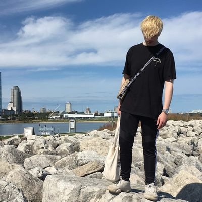 Dewey65063886's profile picture. ~~~~~~~~~

Wavedash

~~~~~~~~~