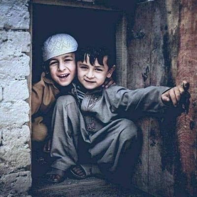 ‏إِنِّيْ سقاءُ الرّعاة وإنْ أطاح بيَ الظفر !