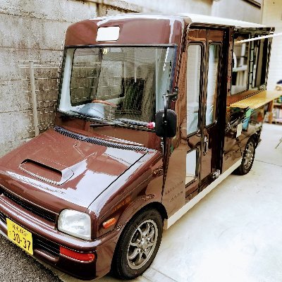 キッチンカー始めました。車は自作、申請もじぶん。メインのメニューは、低地栽培コーヒーと発酵ケチャップのレモンドッグです。