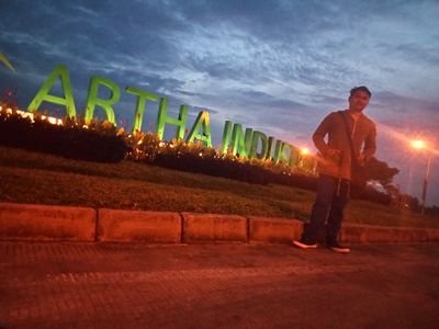 YanaSk5's profile picture. 