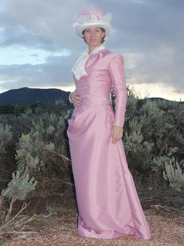 pntdldyclothier's profile picture. Fraya produces fine quality garments for tribal bellydance, SCA, Victorian & Medieval re-enactment and themes.  We customize for unique tastes and styles.