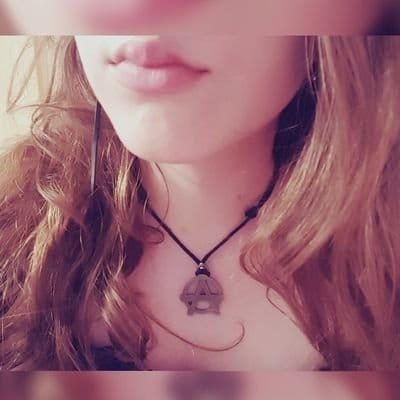 Ⓐ♀. Mi libertad no cabe ni en jaulas de plata blanca, no reconozco autoridad más allá de mi cuerpo.