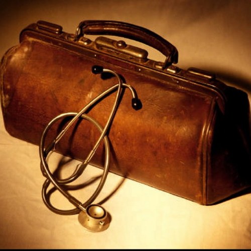 gotinhasdesaude's profile picture. Nasci filho, cristão, cidadão, me tornei estudante, médico, marido de@bysolanges, pai, mestre e agora servo do Senhor. Viva a vida!