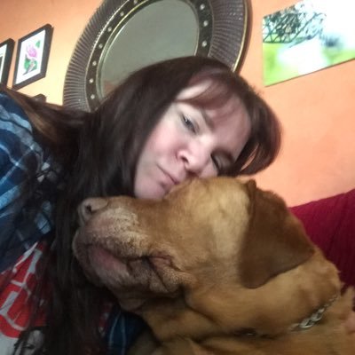 Certified Makeup Artist and pet/house sitter...love Sci Fi, murder mysteries, crime drama and horror! 💖