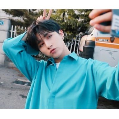 gkyuni__suz024's profile picture. 01(00)line/モンべべ/🐺よりのオール