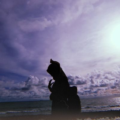 Nanadya_NA's profile picture. love eating, gardening, macramé-ing, a little bit of cooking.

taehyungie's🖤
yook's💙