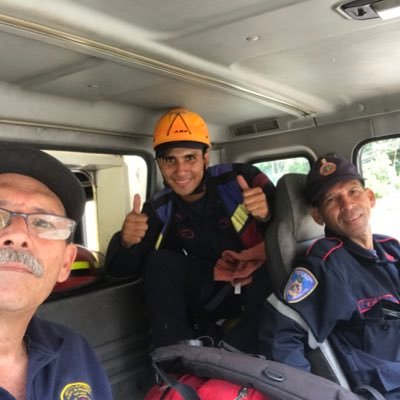 Profesional de la seguridad/protección integral. tec. en matpel, T/M Bombero, TSU en riesgos, Lcdo., Cnel. Bombero Voluntario. Corte de honor Colnabom.