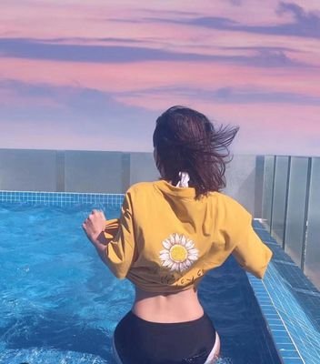 19901208L's profile picture. 坐标深圳，老婆胸大屁股大，身材好，颜值也不错，寻夫妻情侣。夫妻主，收年轻帅气小奶狗奴。