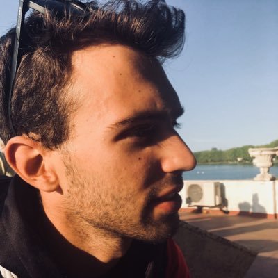 Miguelriscc's profile picture. Humilde y currante, antifascista como mi padre y mi madre. PhD Economics