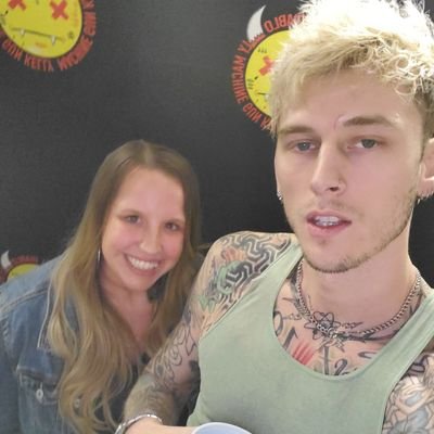 😈🤘🤘😈
ESTXX
🎶what is love, love is pain, love is butterflies and stomach aches🎶
got twitter just to follow MGk-real music, real artistry....