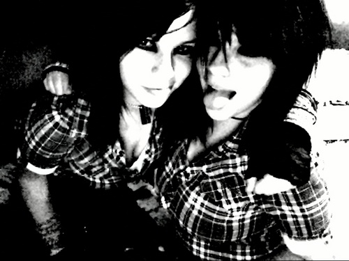 gLaMbeRtTwiNs's profile picture. hAllo my name is erin and my sista is amber we are twins who share this account we are glamberts witch means adam lambert is are glamily please follow thankies