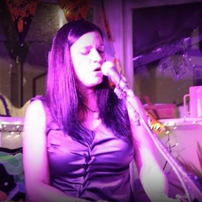 Singer, Songwriter, Pianist, Performer, Explorer. Previous Vietnam dweller, now making music in Cambridgeshire, UK. Listen: https://t.co/2jw91Uuk4c