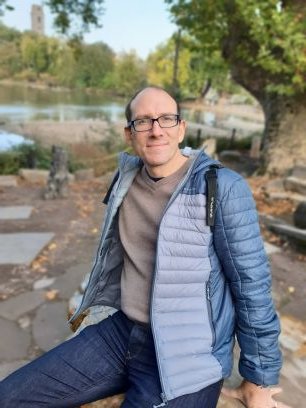Englishman in France, English teacher, coach amateur French team Vipères de Valenciennes, fan of Irish cricket, growing Associate Cricket and Women's Cricket.