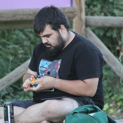 Tengo un vicio con los cubos de rubik muy grande. Friki,muy friki y mucho friki