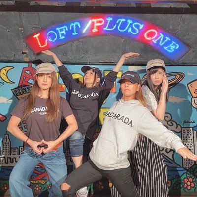 DARA＝プライベートで仲の良い友達の集まりの名称。 毎日つるんでた4人の名称をtwitterで募集したら『いつもダラダラしているからDARA』ってリプライをもらって そのままDARAになりました。 DARAってなんやねん。 蒼井そら/川村りか/Lina/永作あいり