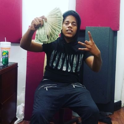 Its your boi R chronic from the cut 🖤🤙
upcomeing artist from TEXAS🔀📶