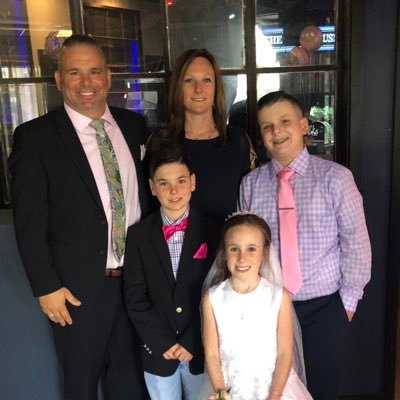 mhoisik17's profile picture. 