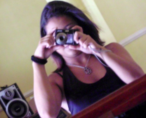 laisemendes_'s profile picture. Nada é tão ruin que não possa ficar pior :)