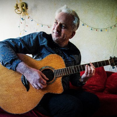 #Alternative #Indie guitar band concept led by English singer-songwriter Stephen J Howard based in Belley, France. Latest cut Puerto Sol released 3 Jun 22.