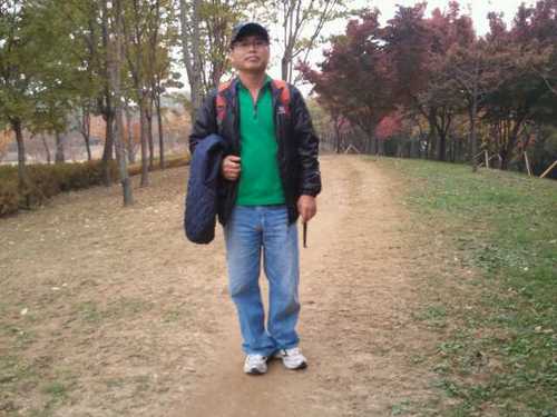 안녕하세요 전 김포에 사는 직딩입니다
좋아하는 운동은 조깅과 테니스입니다 아침마다 하지요 글쿠 최근 관심분야은 재태크입니다