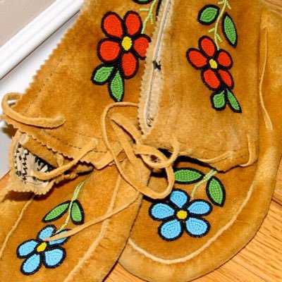 Métis 🇨🇦 guest on Wurundjeri Woi Wurrung land #UAlberta #ANU alumna 🍁 late dx adult #autistic 🏳️🌈 #더로즈 #tgcf #mdzs She/they