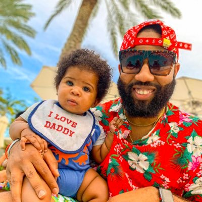 🛫Making a living creating dope memories, sharing dope content with my dope family. 👨‍👩‍👦‍👦⁣.                                    YouTube: Deuce The Dope Dad