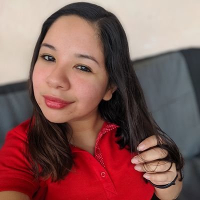 Soy una tachuelita llena de controversias y sueños que cumplir. Esperando encontrar a la persona correcta en los lugares y tiempos equivocados.