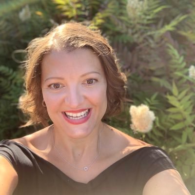 _KimHinds's profile picture. Outgoing wife & mom of 2 #LifeWithBoys 👨‍👩‍👦‍👦 Health & Fitness Coach #BodyPump🏋️‍♀️ #NextGenTravel Communications Manager #GCDigital *Views my own 🇨🇦